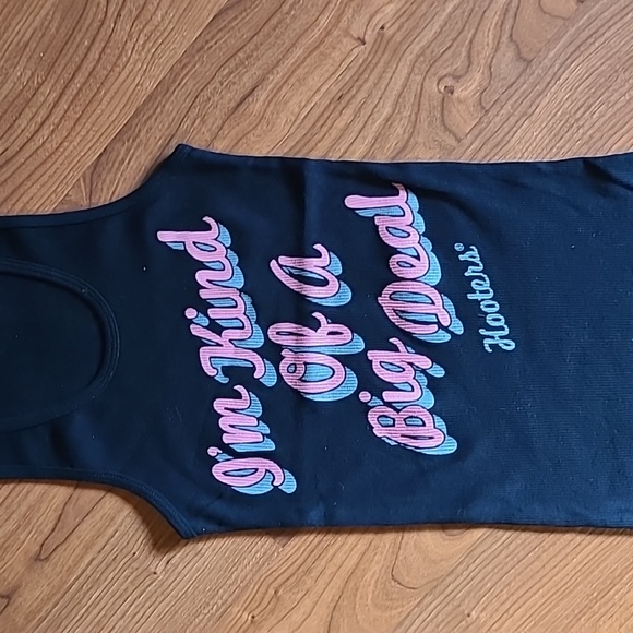 Hooters Tops - NWT Hooters black ribbed tank top